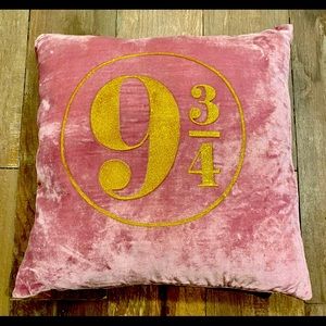HARRY POTTER™ Platform 9 and 3/4 Pillow Cover